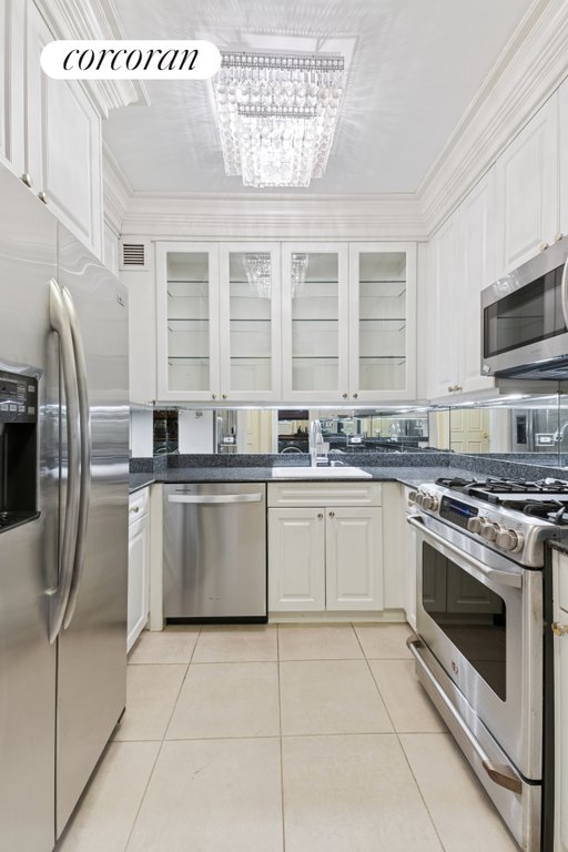 25 Beekman Place, Unit 4 photo 5