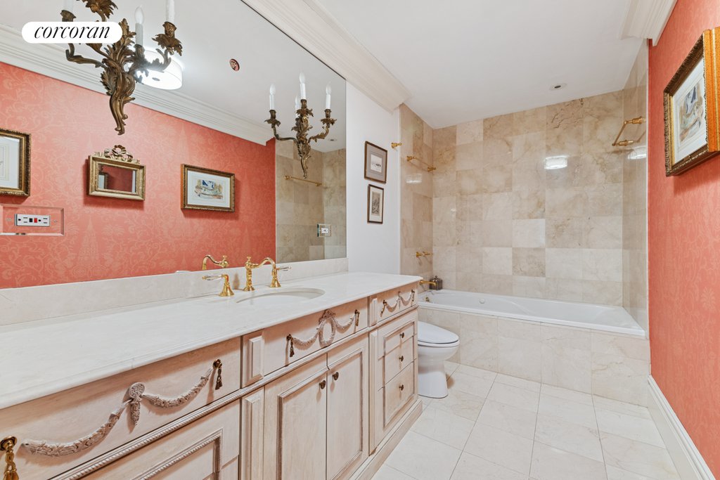 25 Beekman Place, Unit 4 photo 7