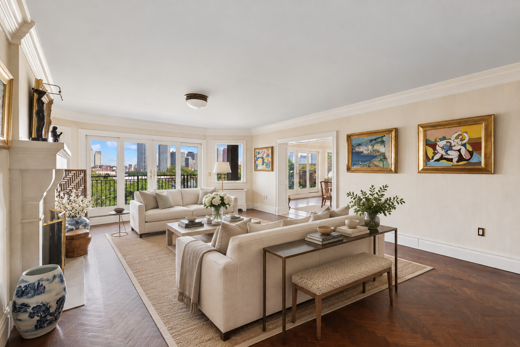 25 Beekman Place, Unit 4