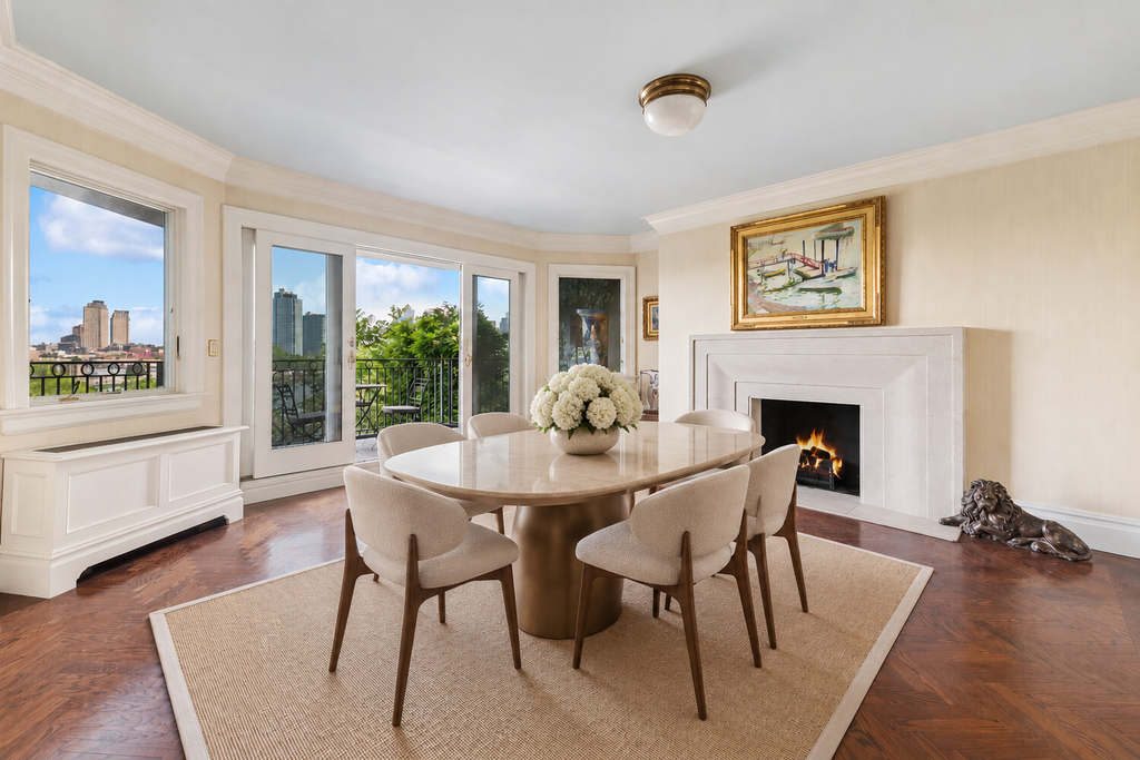 25 Beekman Place, Unit 4 photo 2