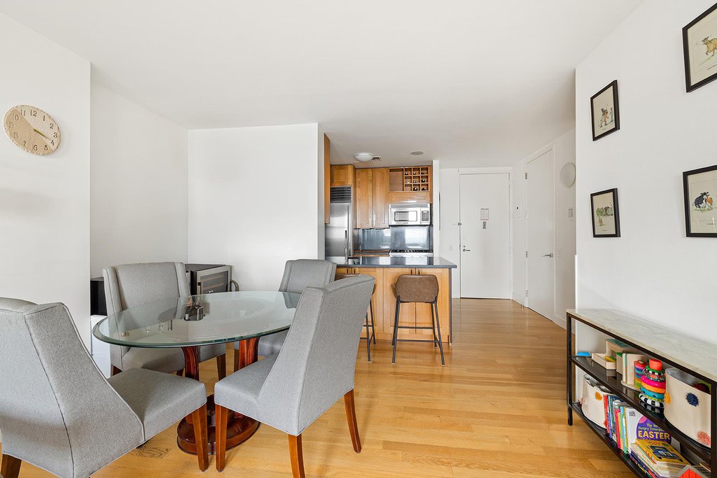 88 Greenwich Street, Unit 2303 photo 2