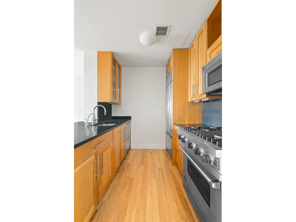 88 Greenwich Street, Unit 2303 photo 3