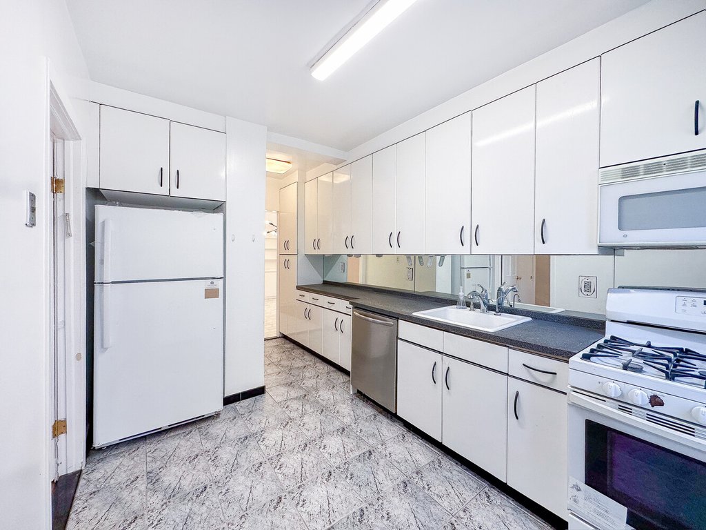 1615 Avenue I, Unit 122