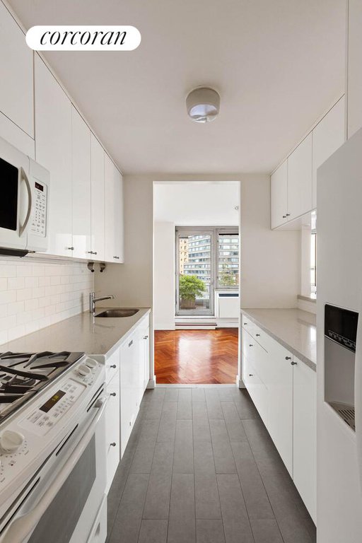 1965 Broadway, Unit 8E photo 10
