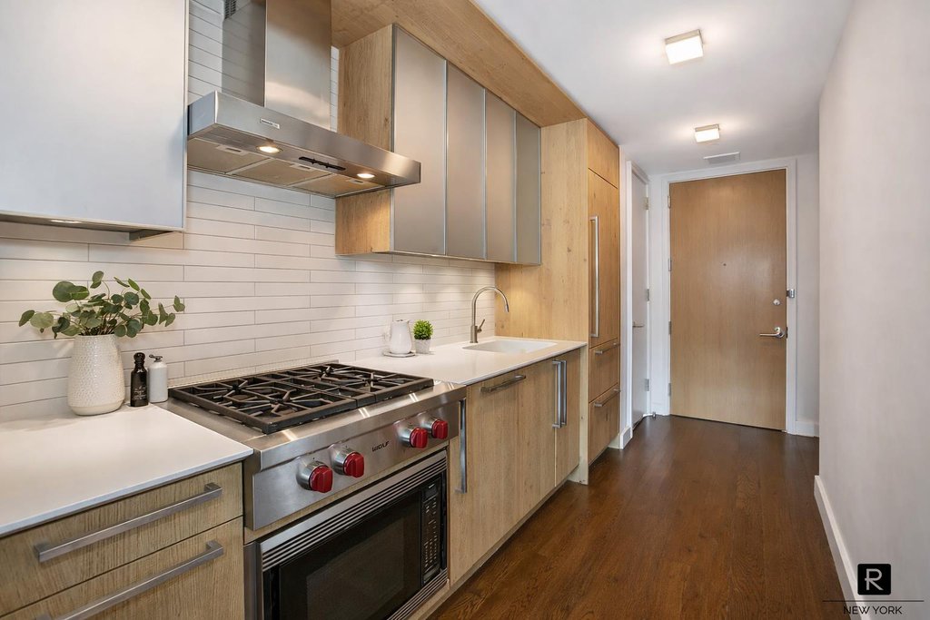 211 East 13th Street, Unit 6D photo 2
