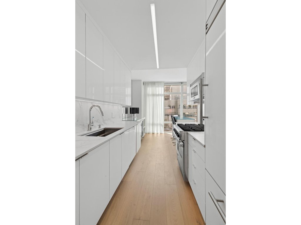 207 East 57th Street, Unit 19B photo 4