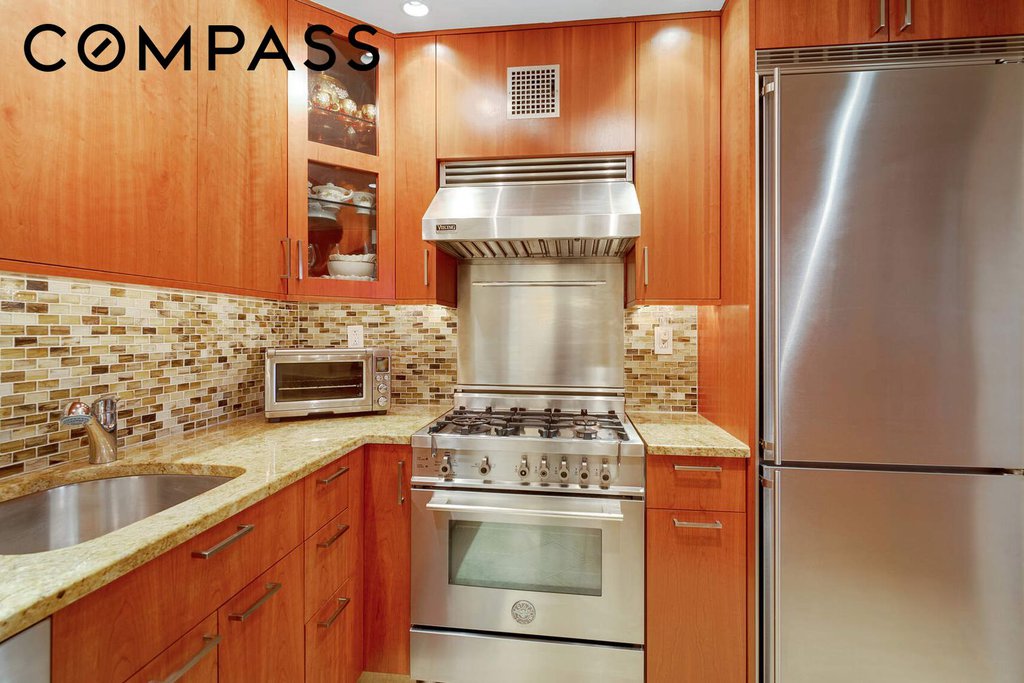 300 East 74th Street, Unit 18E photo 4