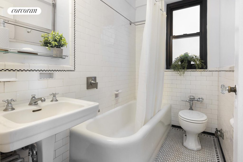 235 East 22nd Street, Unit 6P photo 5