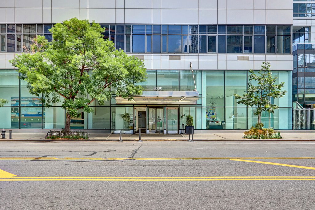 635 West 42nd Street, Unit 7A photo 3
