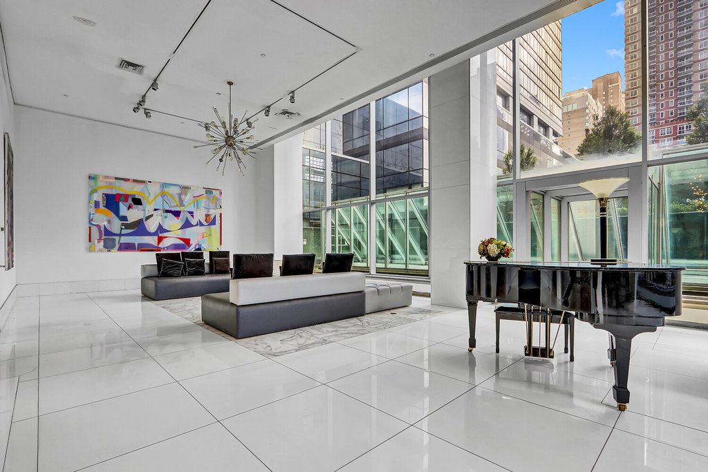 635 West 42nd Street, Unit 7A photo 4