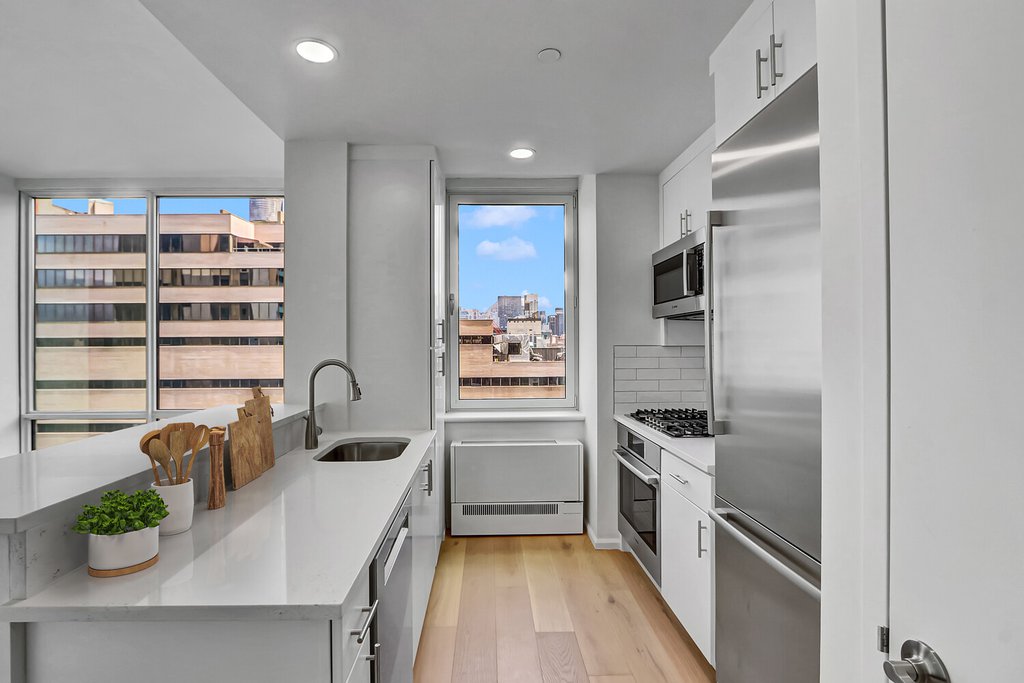 635 West 42nd Street, Unit 7A photo 15