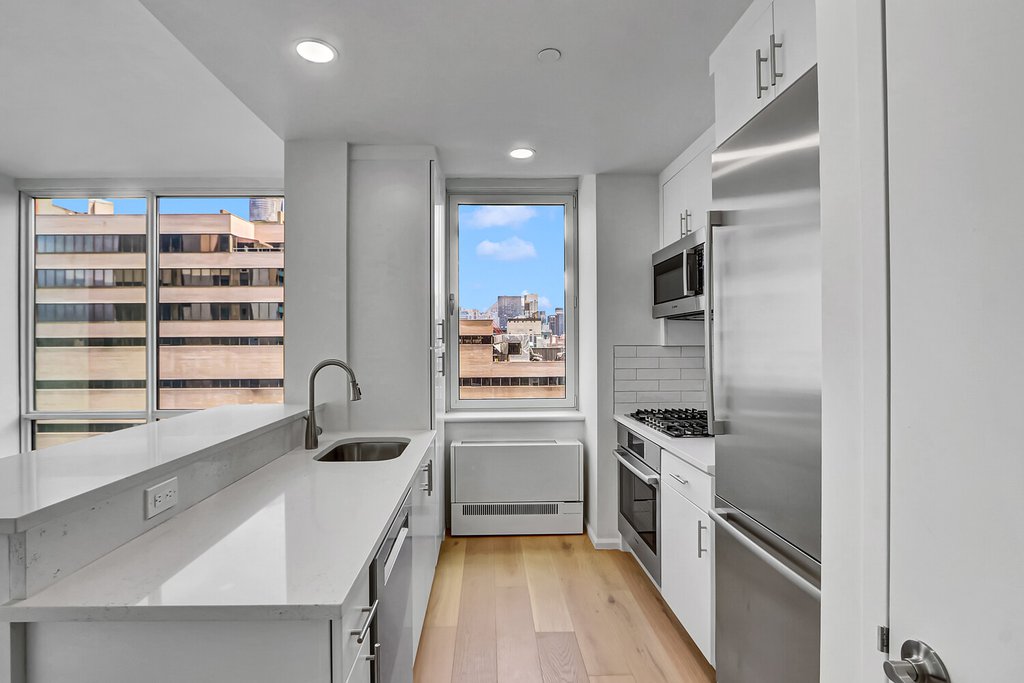 635 West 42nd Street, Unit 7A photo 16