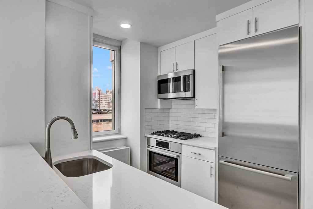 635 West 42nd Street, Unit 7A photo 17