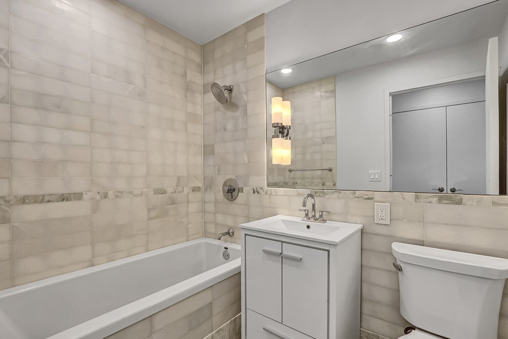 635 West 42nd Street, Unit 7A photo 20