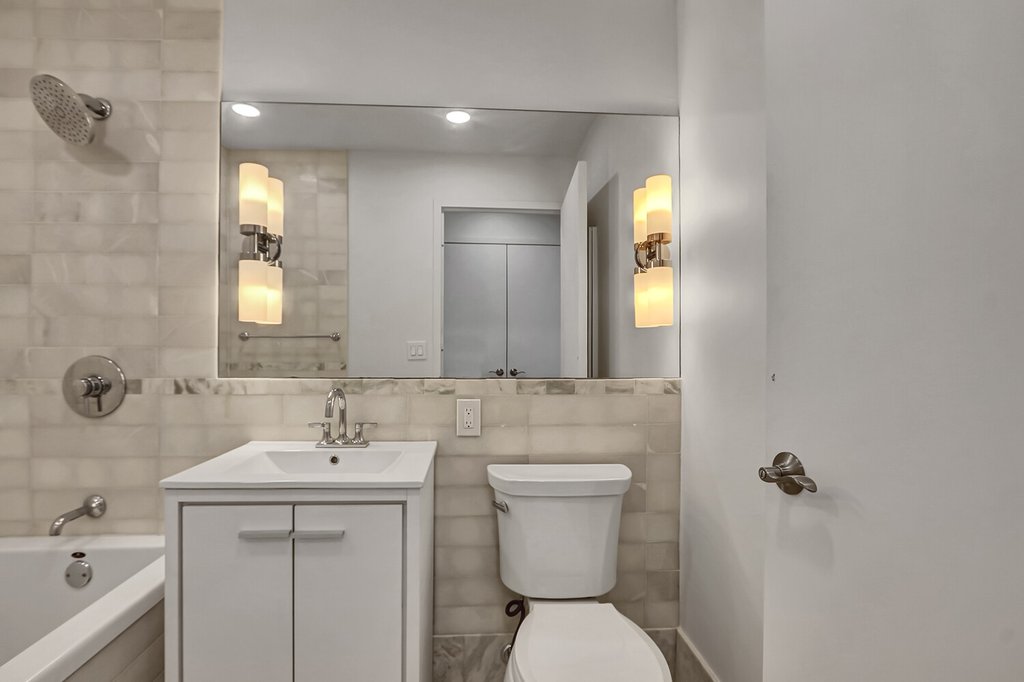 635 West 42nd Street, Unit 7A photo 22