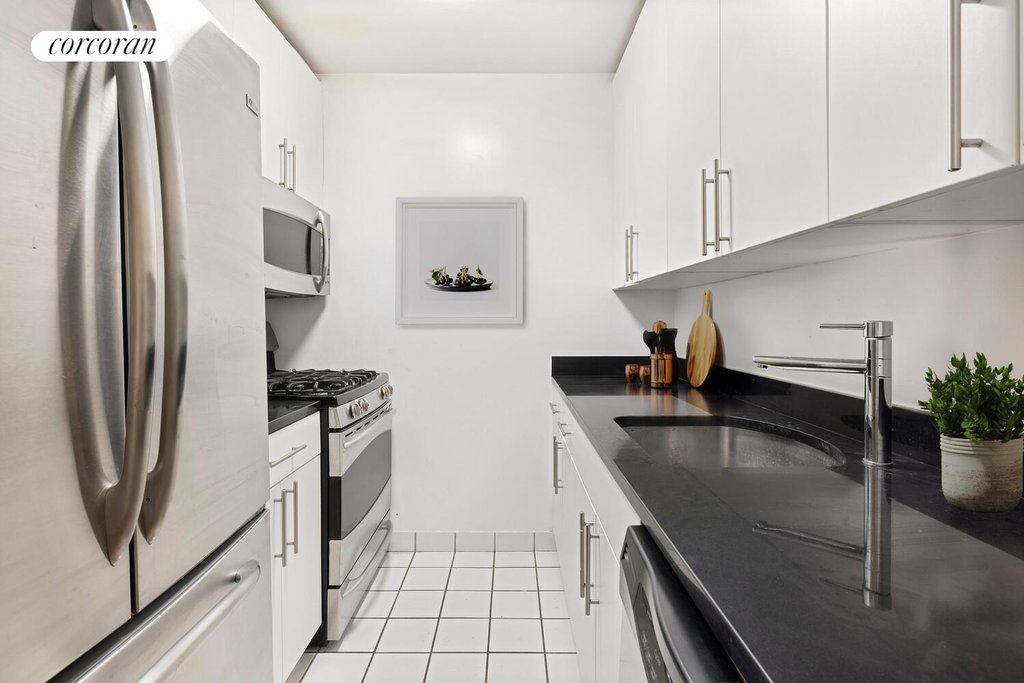 330 East 38th Street, Unit 38K photo 5
