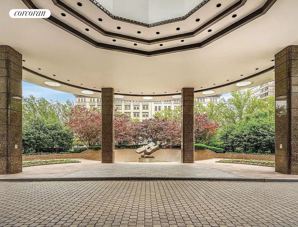 330 East 38th Street, Unit 38K photo 10