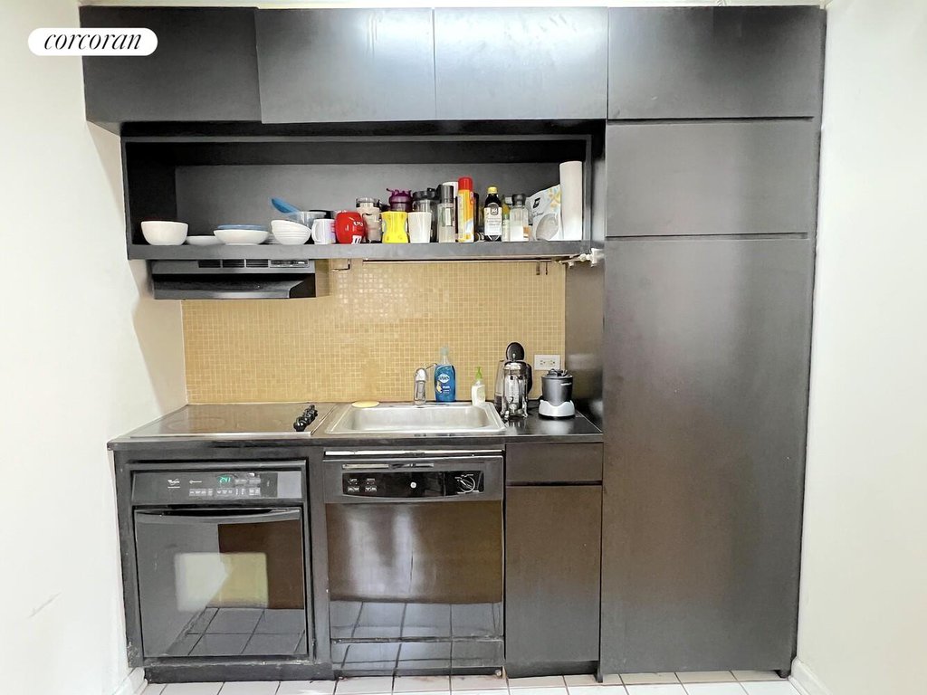 56 Pine Street, Unit 15B photo 3