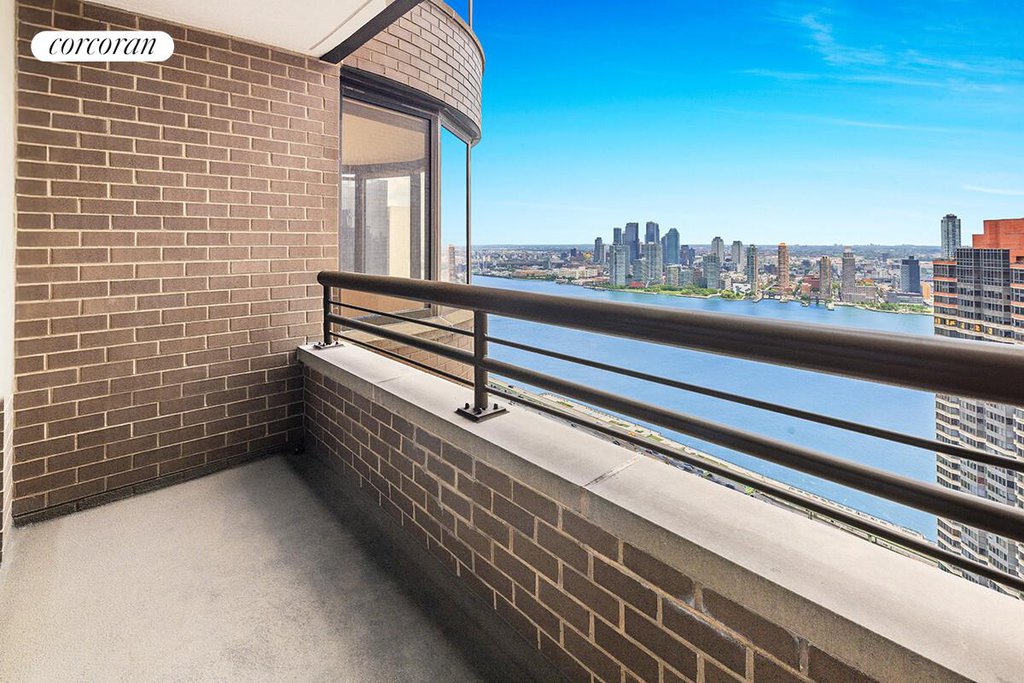 330 East 38th Street, Unit 47K photo 5