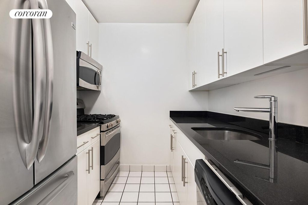 330 East 38th Street, Unit 47K photo 7