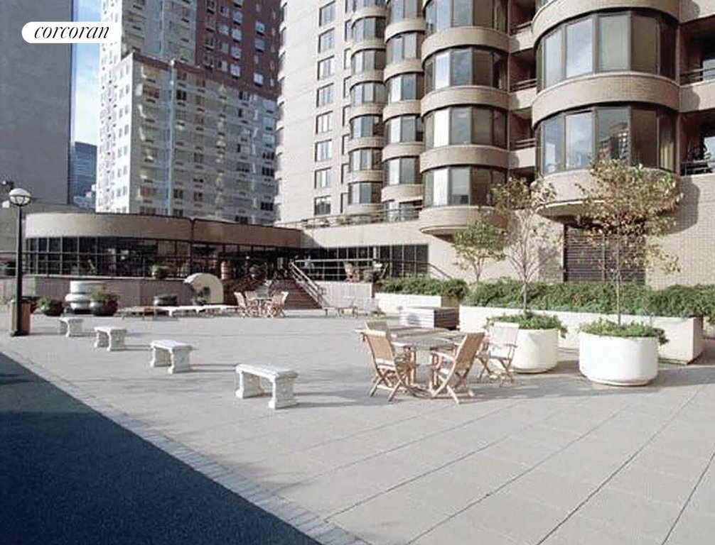 330 East 38th Street, Unit 47K photo 18