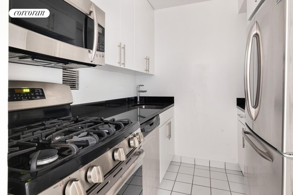 330 East 38th Street, Unit 51A photo 8