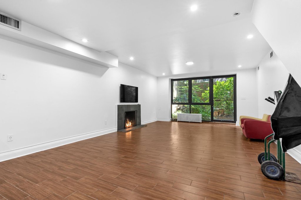33 West 9th Street – For Sale photo 14