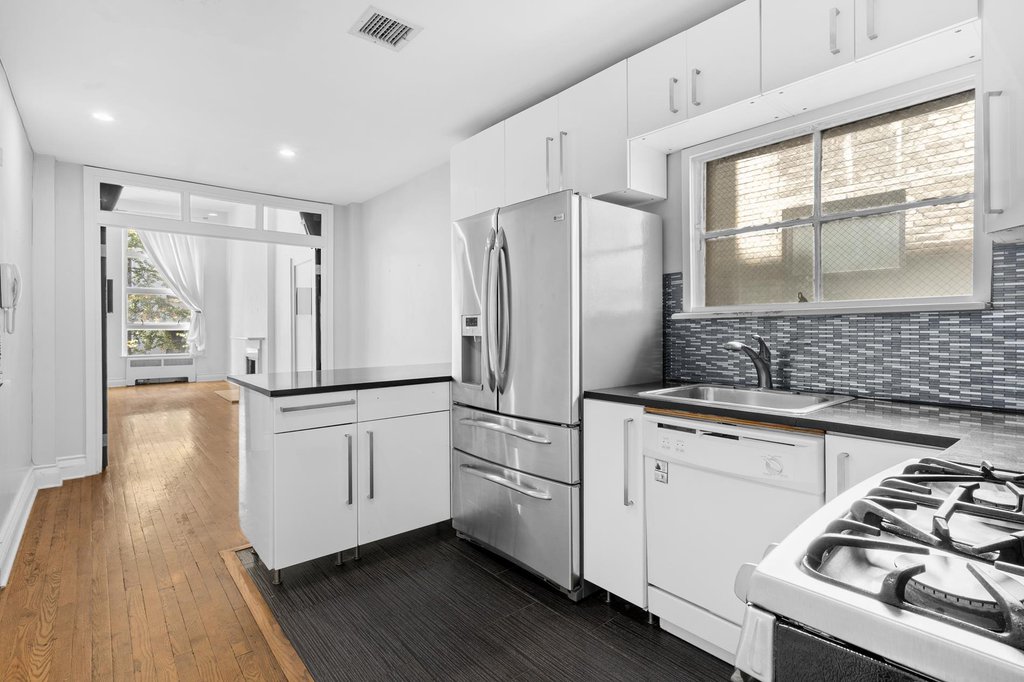 33 West 9th Street – For Sale photo 21