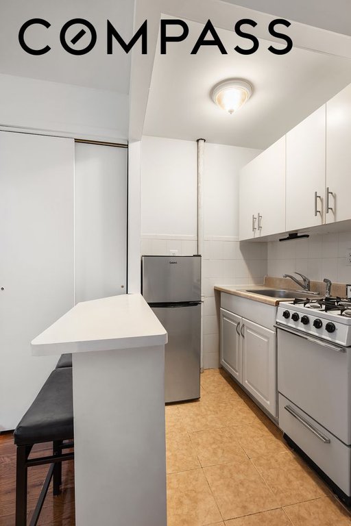 445 West 36th Street – For Sale photo 2