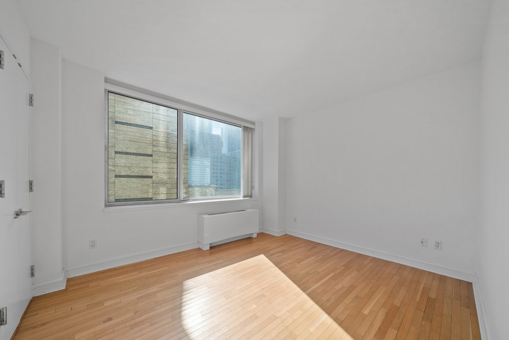 120 Riverside Boulevard, Unit 8J photo 9