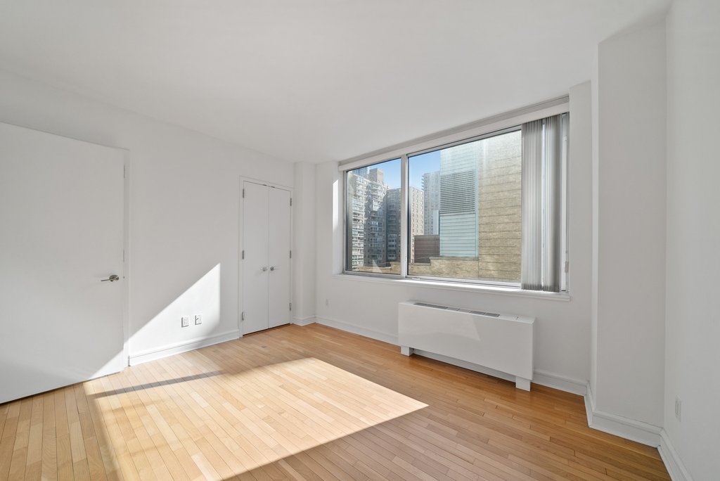 120 Riverside Boulevard, Unit 8J photo 10
