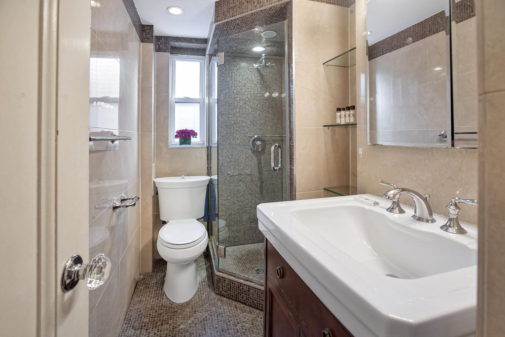 333 East 43rd Street, Unit 504 photo 3