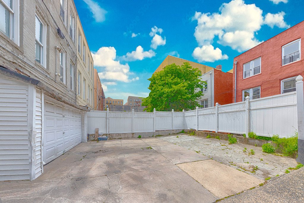 1317 Saint Lawrence Avenue – For Sale photo 4