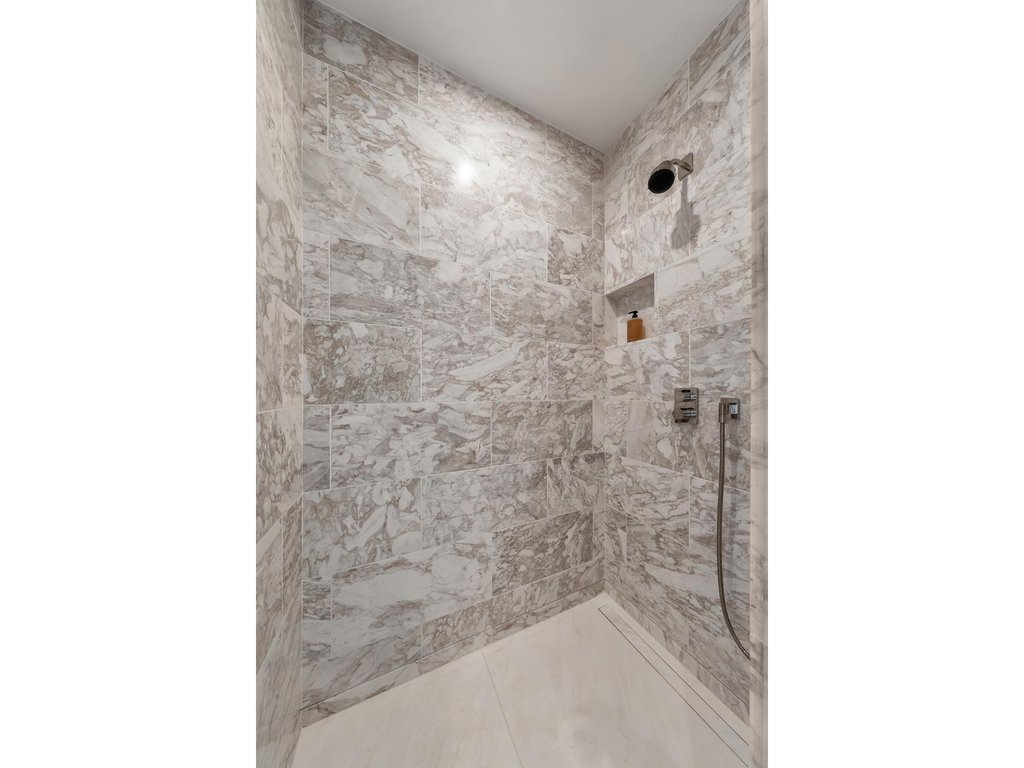 138 East 50th Street, Unit 26A photo 5