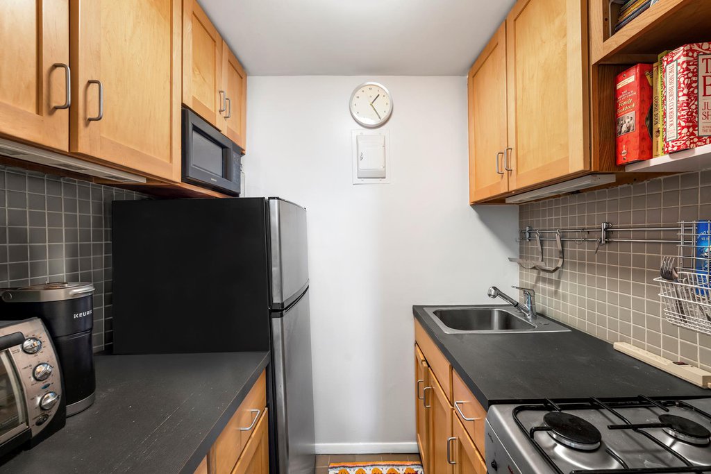 100 West 15th Street, Unit 2A photo 3