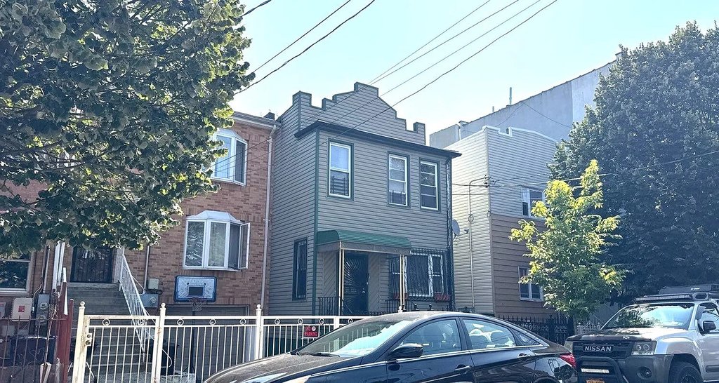 711 Schenck Avenue – For Sale photo 3