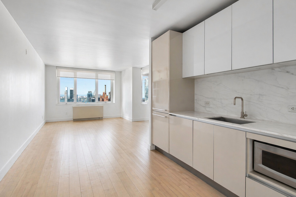 322 West 57th Street, Unit 39U photo 2