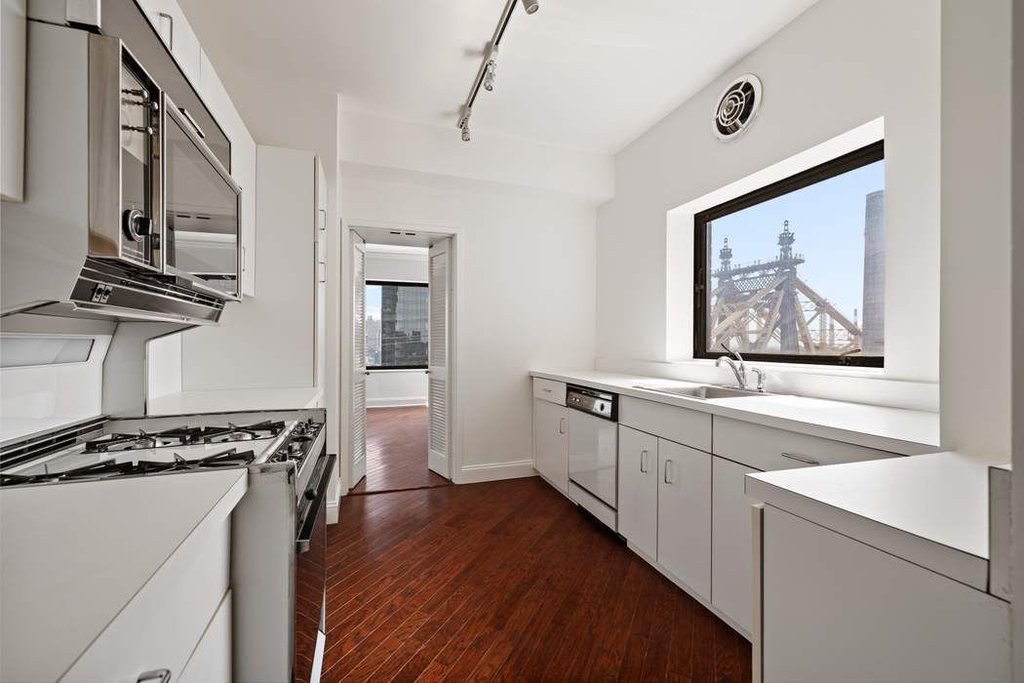 425 East 58th Street, Unit 21F photo 8