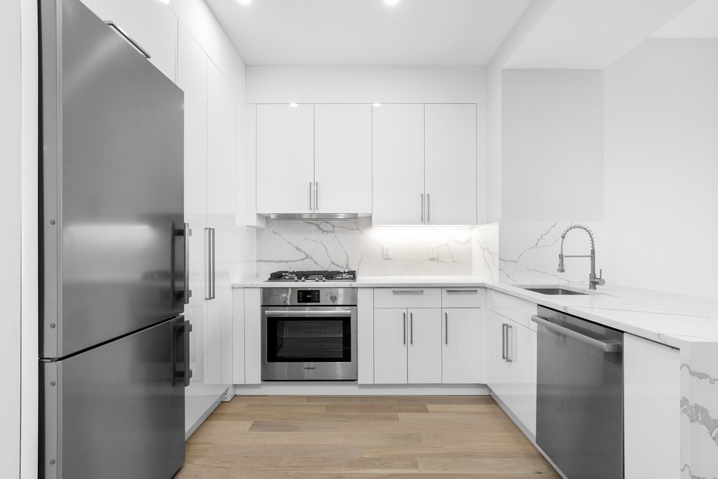 75 Wall Street, Unit 32R photo 4