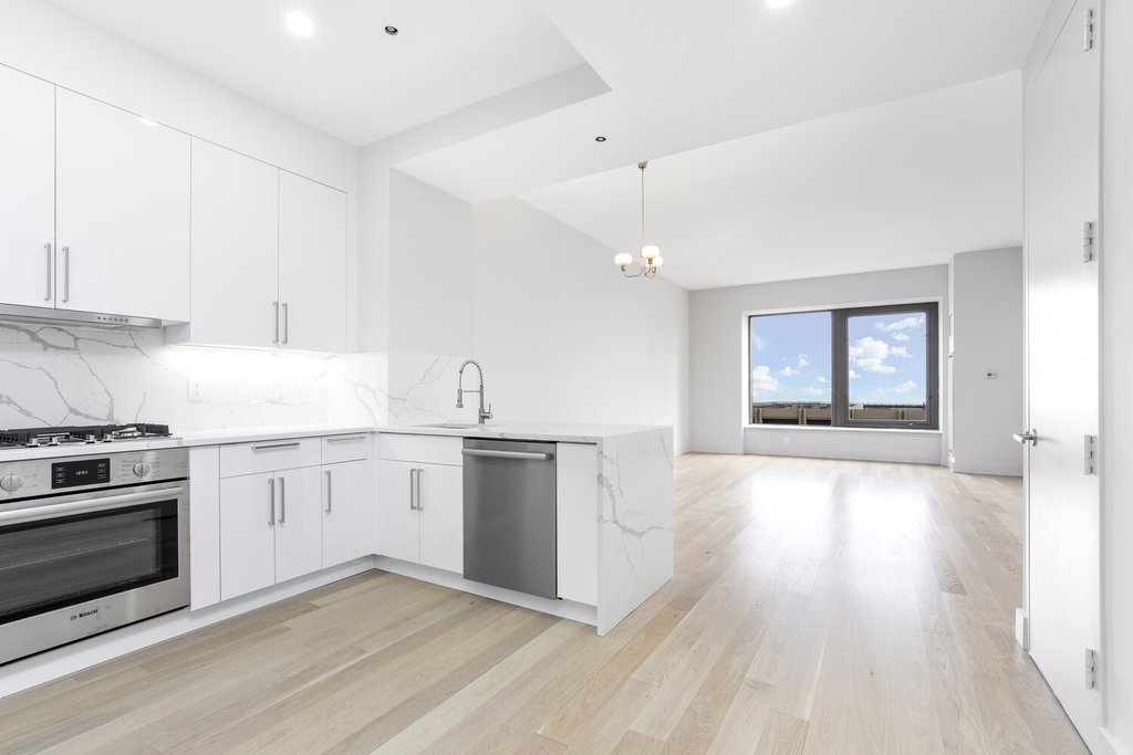 75 Wall Street, Unit 32R photo 5