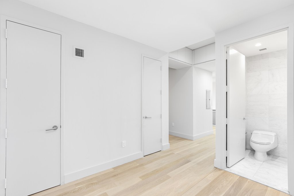 75 Wall Street, Unit 32R photo 8