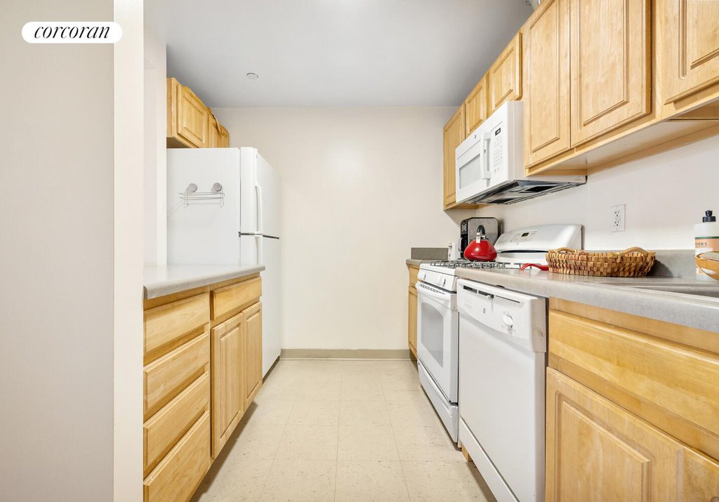 130 Bradhurst Avenue, Unit 608 photo 5