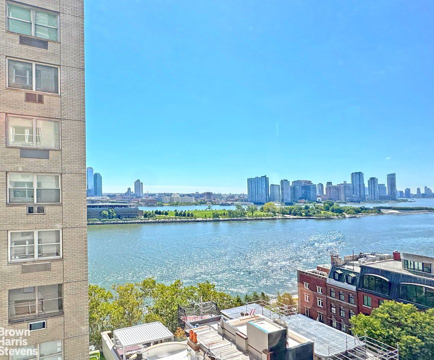 35 Sutton Place, Unit 14F photo 7