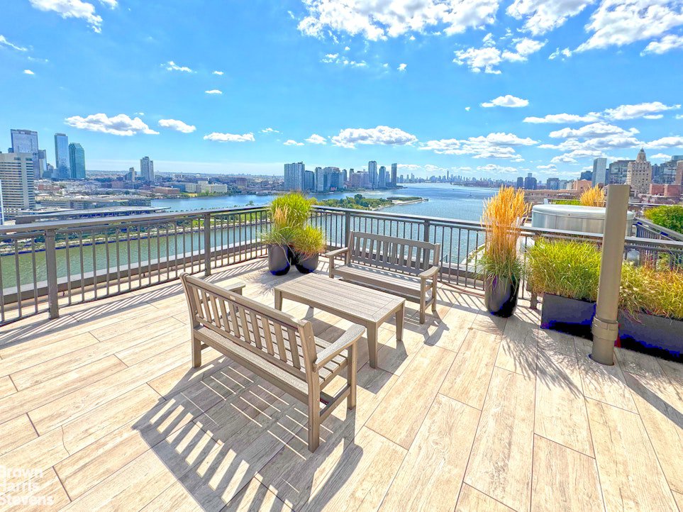 35 Sutton Place, Unit 14F photo 11