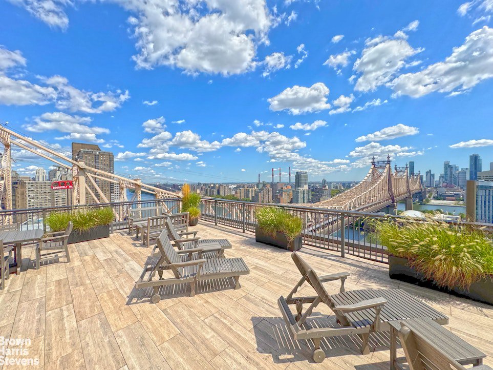 35 Sutton Place, Unit 14F photo 12