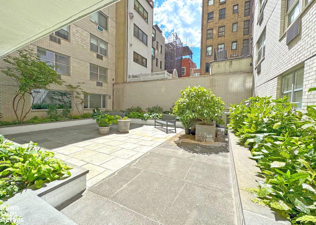 35 Sutton Place, Unit 14F photo 13