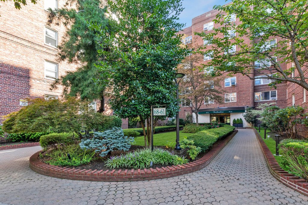 68-61 Yellowstone Boulevard, Unit 519