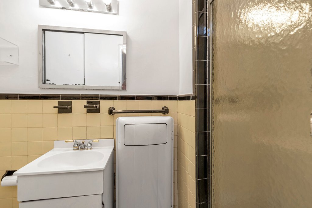 68-61 Yellowstone Boulevard, Unit 519 photo 12
