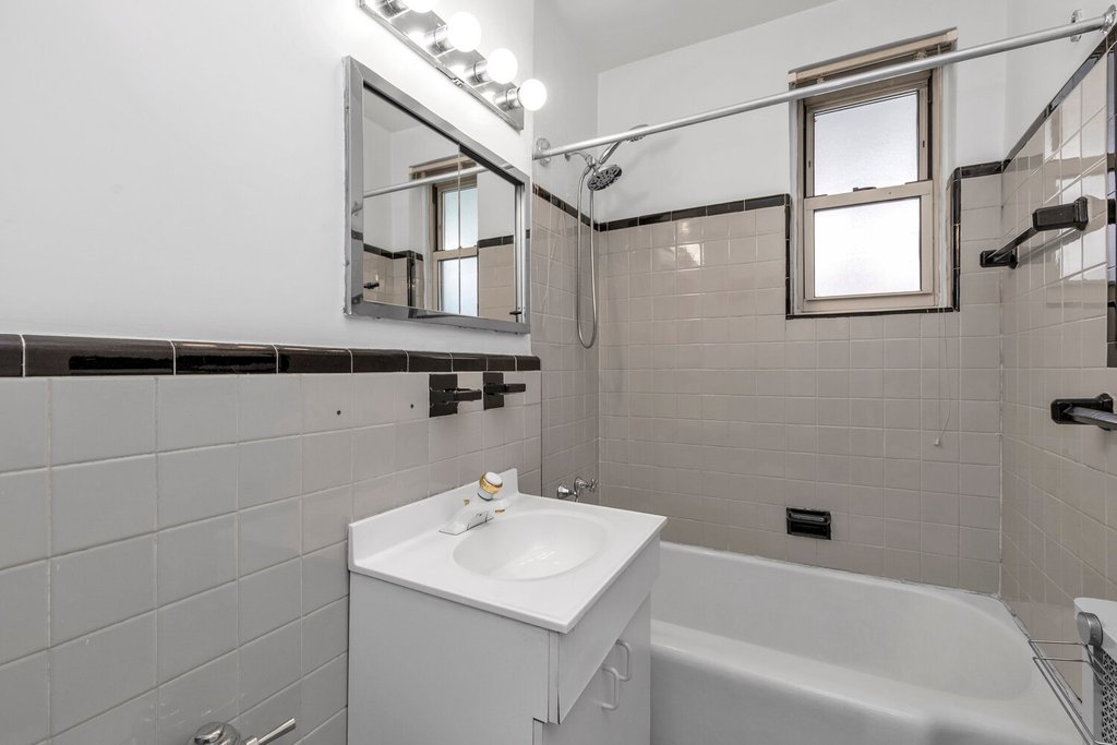68-61 Yellowstone Boulevard, Unit 519 photo 15