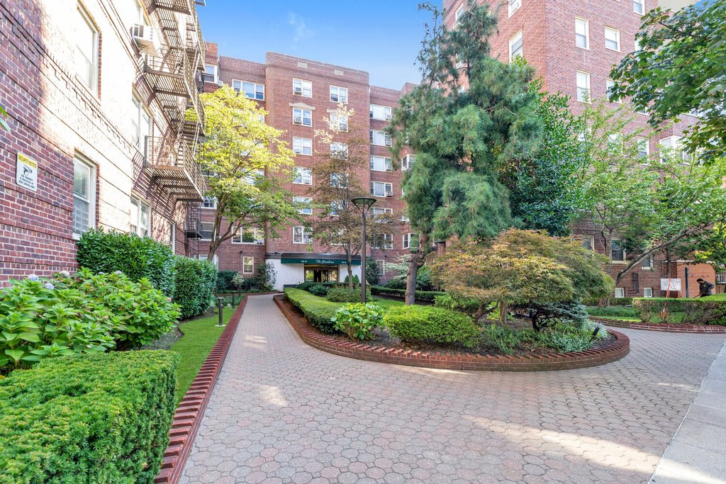 68-61 Yellowstone Boulevard, Unit 519 photo 18
